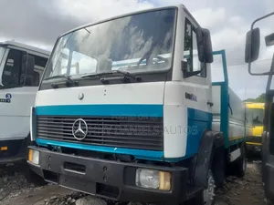 Mercedes-Benz 814