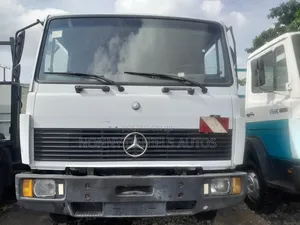 Mercedes-Benz 814 Truck