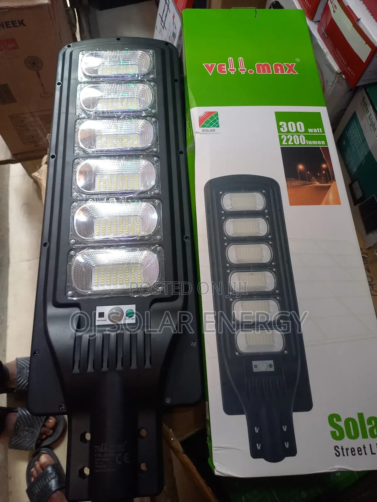 Vellmax 300watt Solar Streetlight