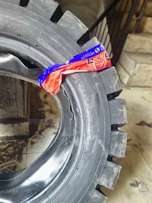 28x9(8.15)-15 Forklift Tube Tyre