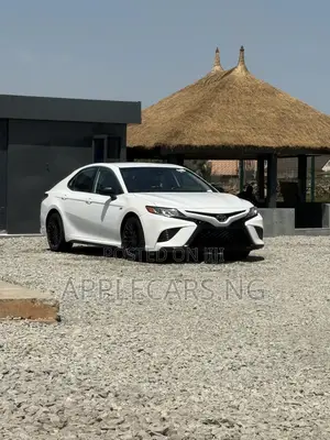 Toyota Camry SE (2.5L 4cyl 8A) 2019 White