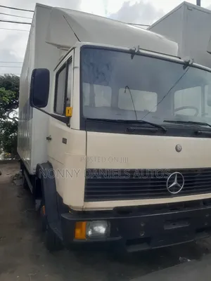 Mercedes-Benz 814 Truck