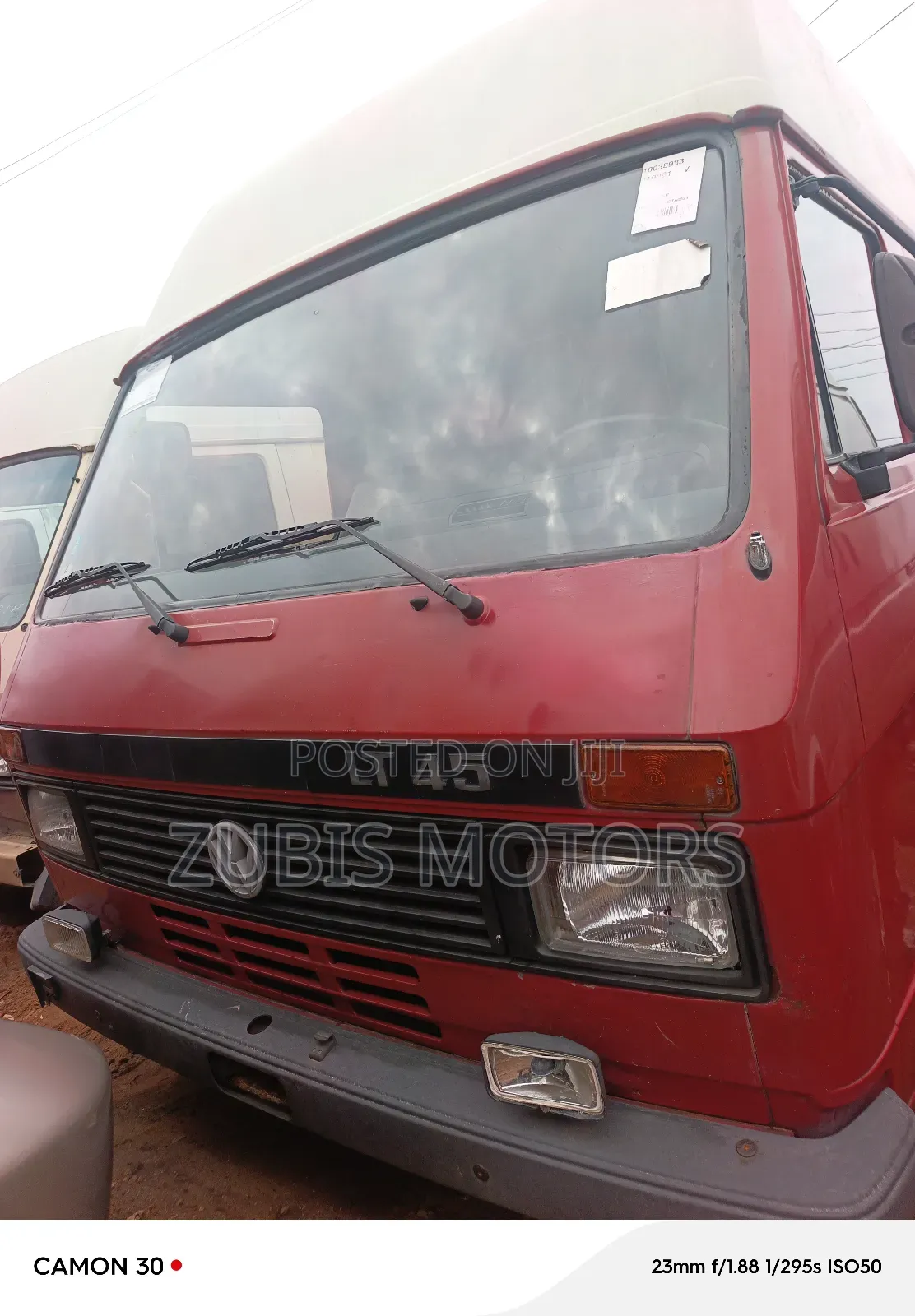 Volkswagen LT 2000 Red