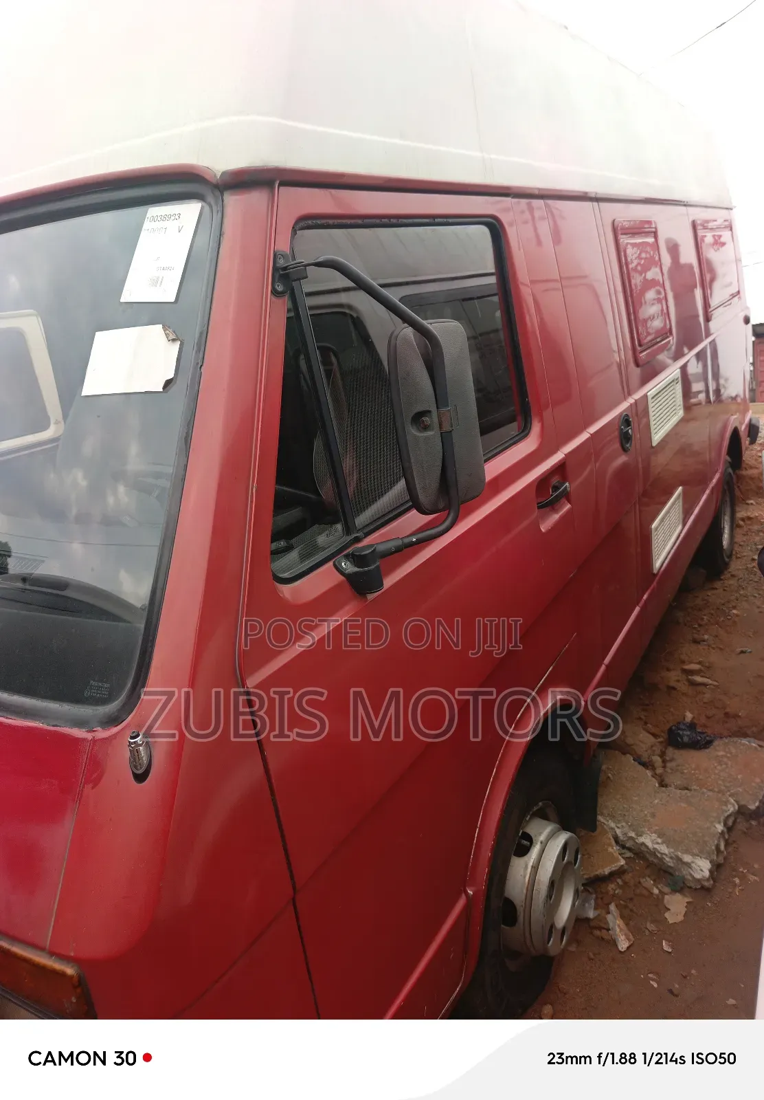 Volkswagen LT 2000 Red