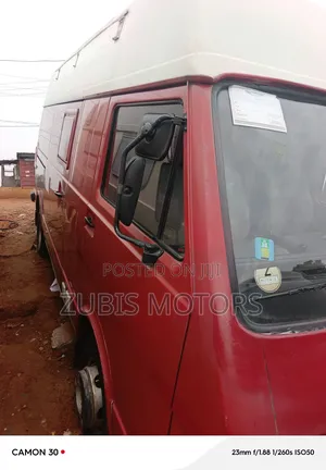Volkswagen LT 2000 Red