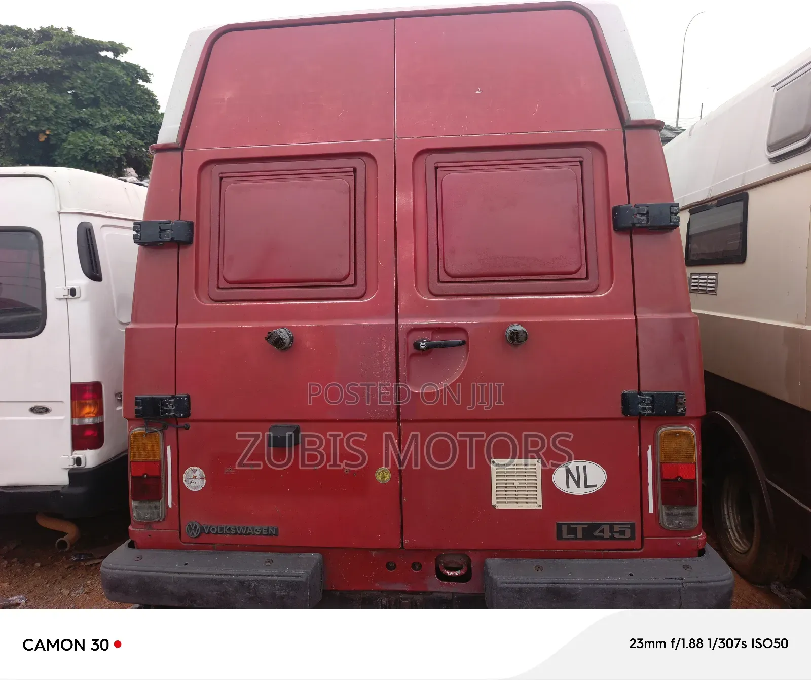 Volkswagen LT 2000 Red