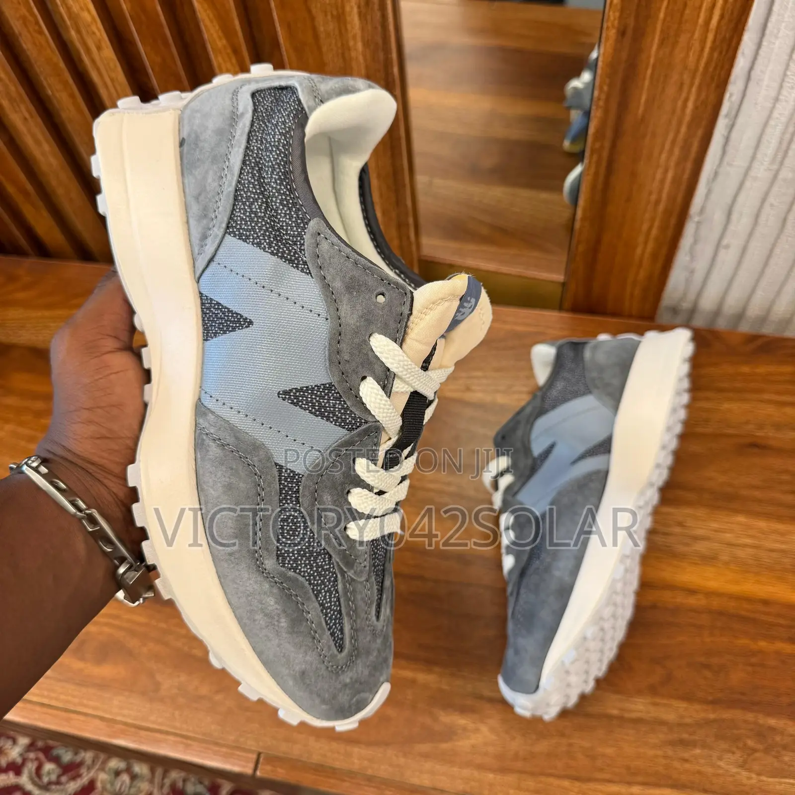 *New Balance 327*
