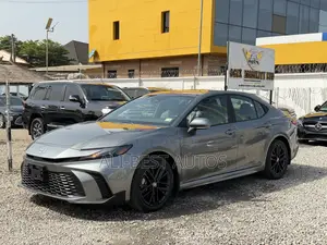 Toyota Camry SE 2025 Gray