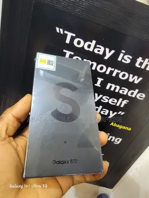 New Samsung Galaxy S22 5G 128 GB Black
