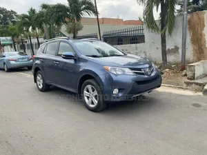 Toyota RAV4 LE FWD (2.5L 4cyl 6A) 2013 Blue