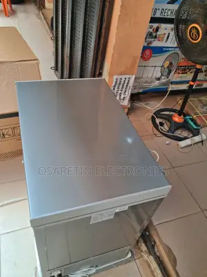 Snowsea Freezer With Glass Door 190 Litre, Very Strong and Durable