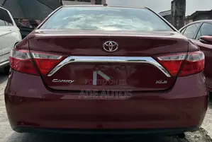 Toyota Camry XLE 4dr Sedan (2.5L 4cyl 6A) 2015 Red