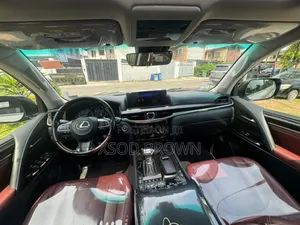 Lexus LX 570 (5 seats) AWD 2017 Gold