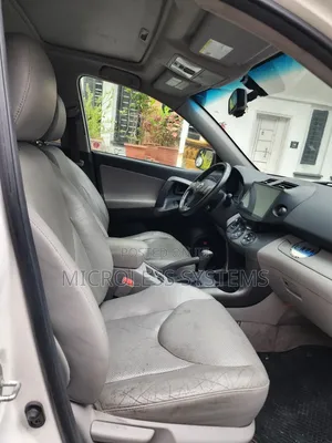 Toyota RAV4 2012 White