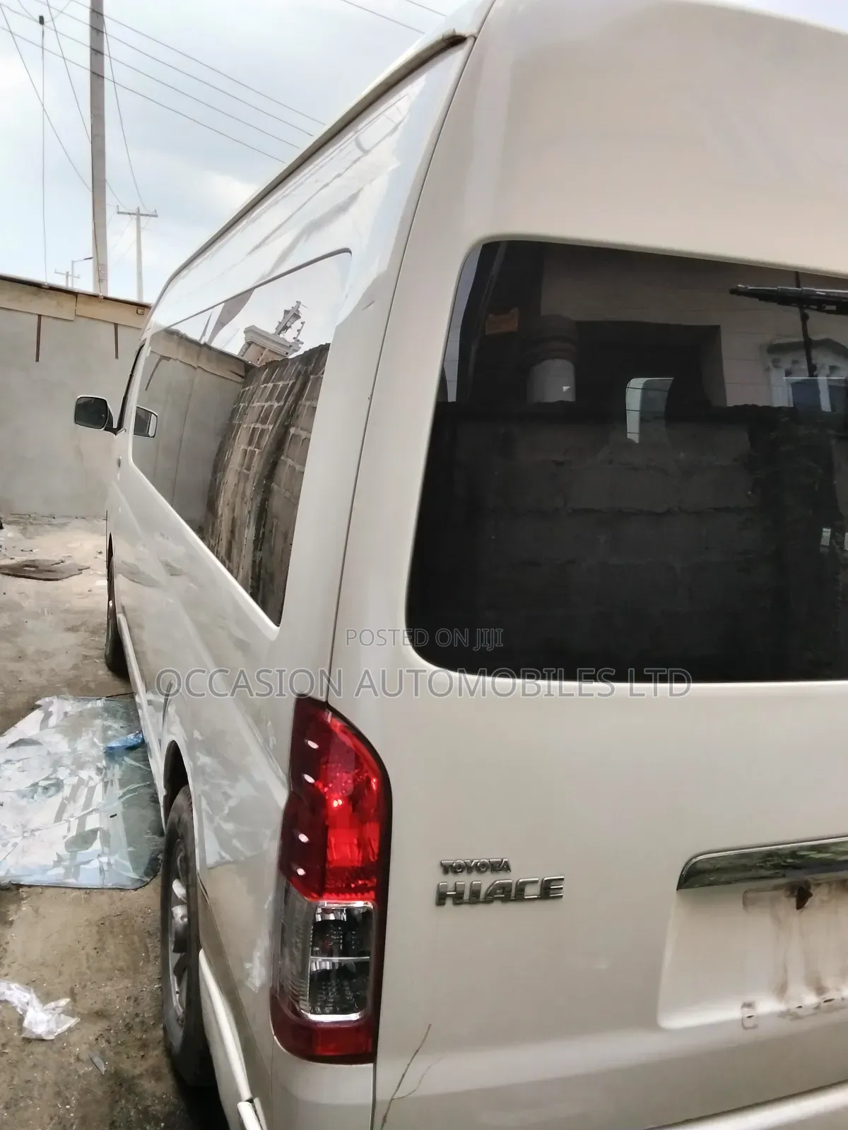 Toyota HiAce 2016 White