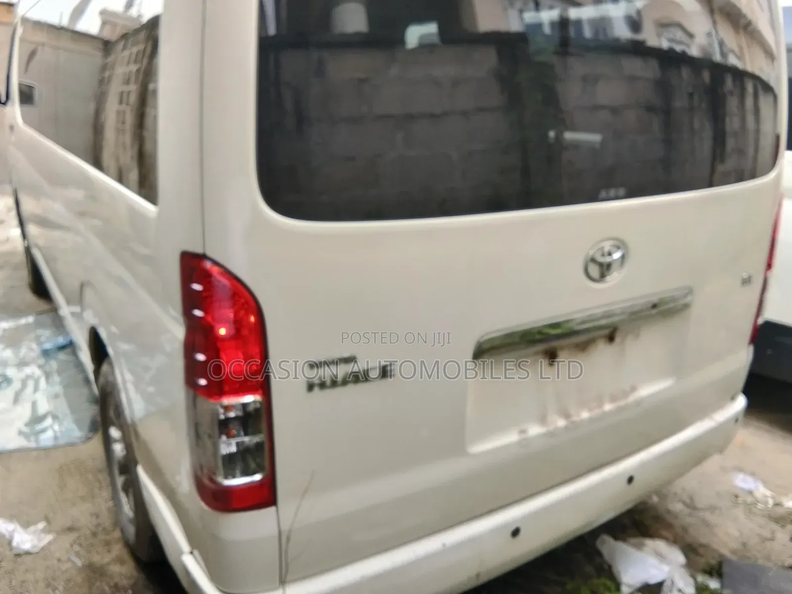 Toyota HiAce 2016 White