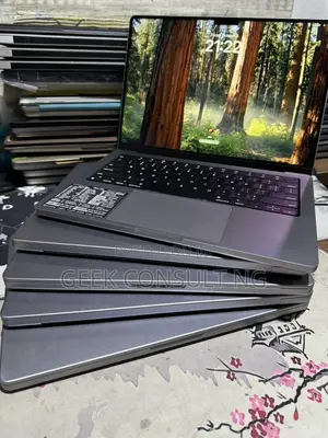 Laptop Apple MacBook Pro 2021 M1 32GB Apple M1 Pro SSD 1T