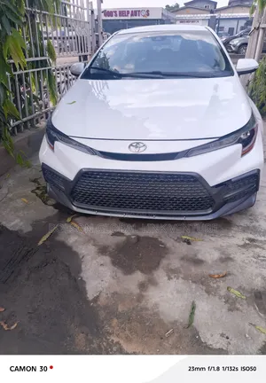 Toyota Corolla LE 2021 White