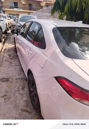 Toyota Corolla LE 2021 White