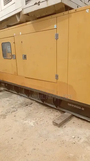 200kva U.K Used Caterpillar Soundproof Generator