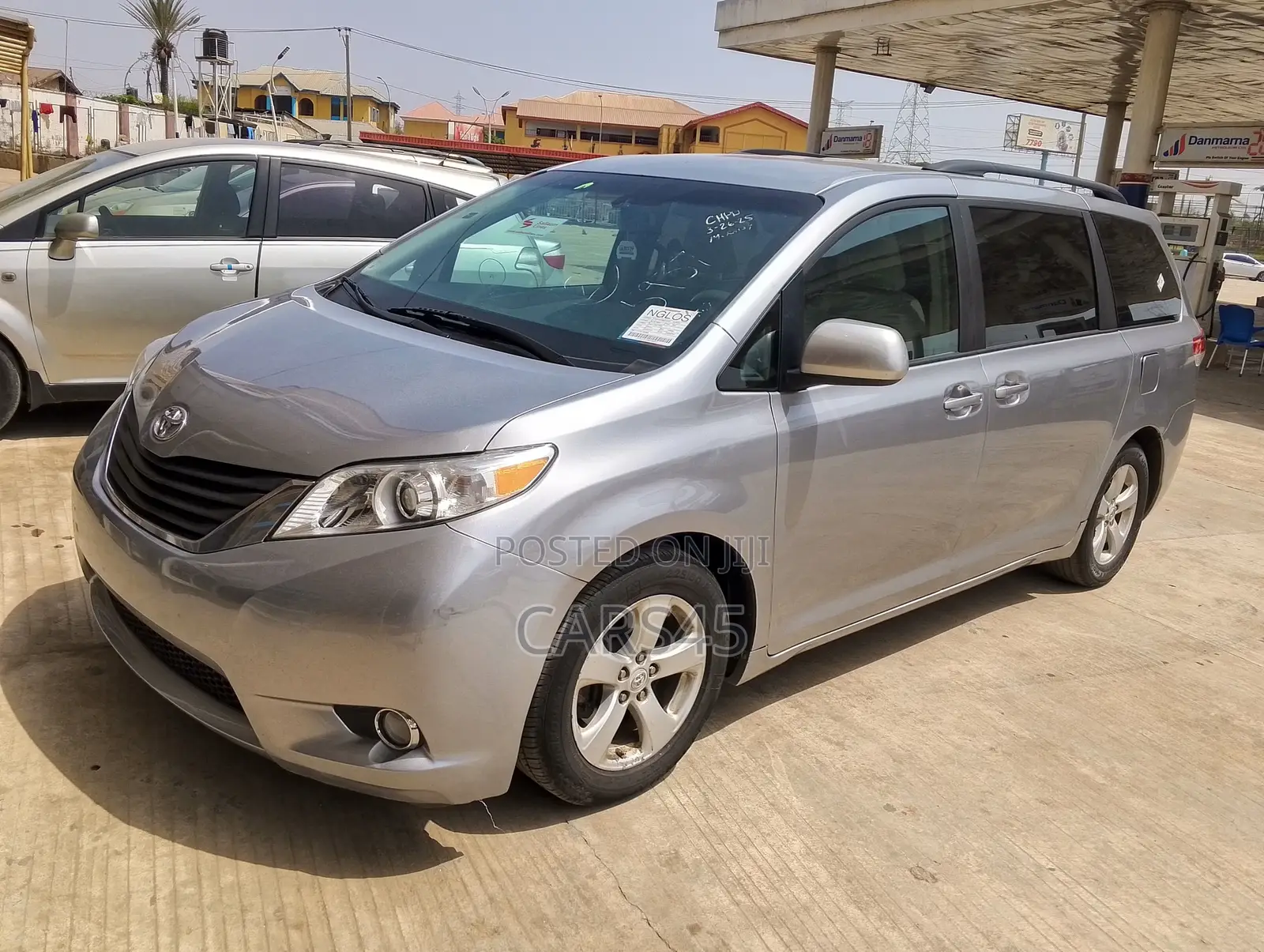 2011 Toyota Sienna LE 8 Passenger