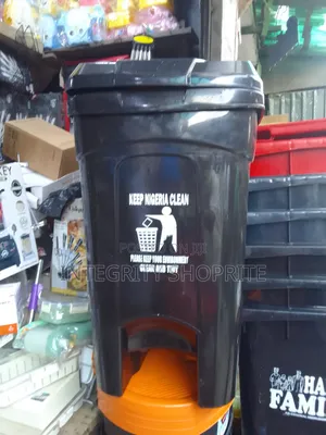 Plastic Waste Bin/Dustbin 120 Litre Black