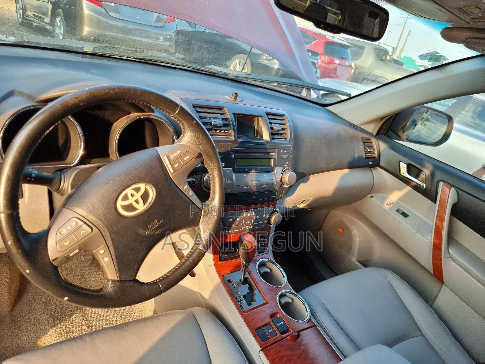 Toyota Highlander Limited 2011 Beige