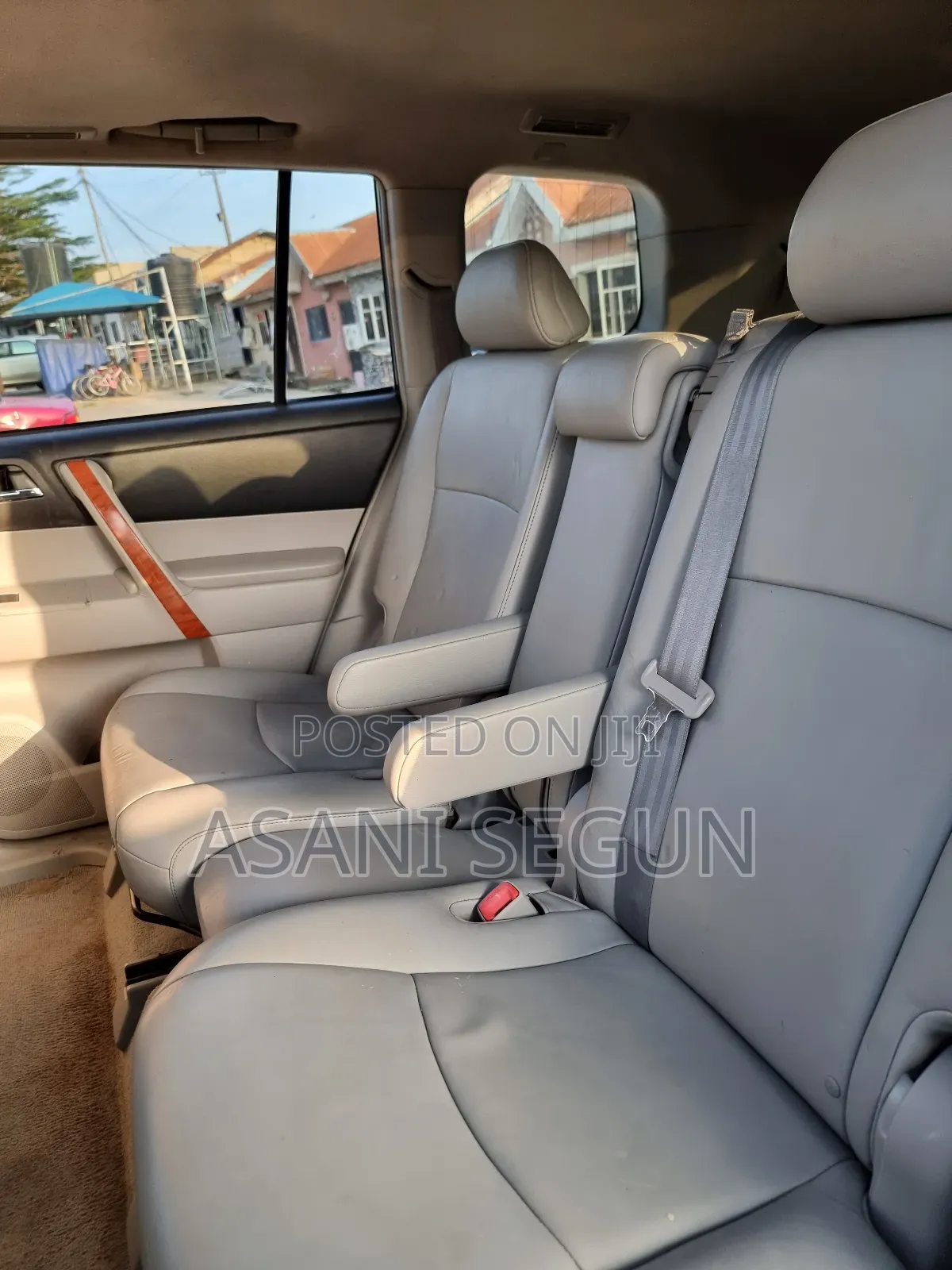 Toyota Highlander Limited 2011 Beige
