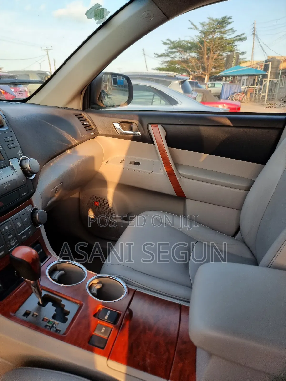 Toyota Highlander Limited 2011 Beige