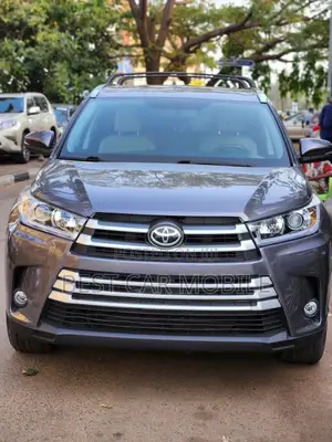 Toyota Highlander LE 4dr SUV AWD (3.5L 6cyl 6A) 2015 Gray