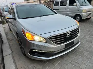 Hyundai Sonata Sport 2.0T 4dr Sedan (2.0L 4cyl Turbo 6A) 2015 Silver