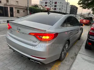 Hyundai Sonata Sport 2.0T 4dr Sedan (2.0L 4cyl Turbo 6A) 2015 Silver