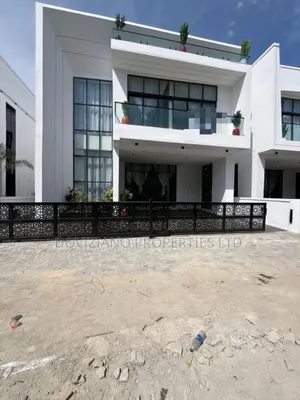 5bdrm Duplex in Chevron for sale