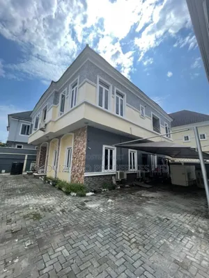 5bdrm Duplex in Chevron for sale