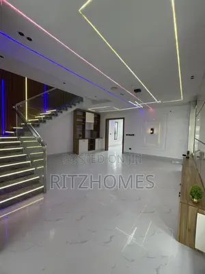 5bdrm House in Ado / Ajah for sale