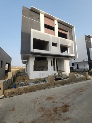 5bdrm Duplex in River Park Estate, for sale