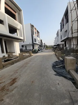 5bdrm Duplex in River Park Estate, for sale