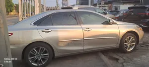 Toyota Camry SE w/Special Edition Pkg (2.5L 4cyl 6A) 2016 Gold
