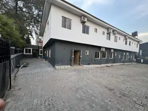 20bdrm House in Zone 4 / Wuse for sale