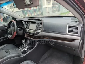 Toyota Highlander XLE 4dr SUV AWD (3.5L 6cyl 6A) 2015 Burgundy