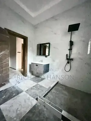 4bdrm House in Lekki Phase 1 for rent