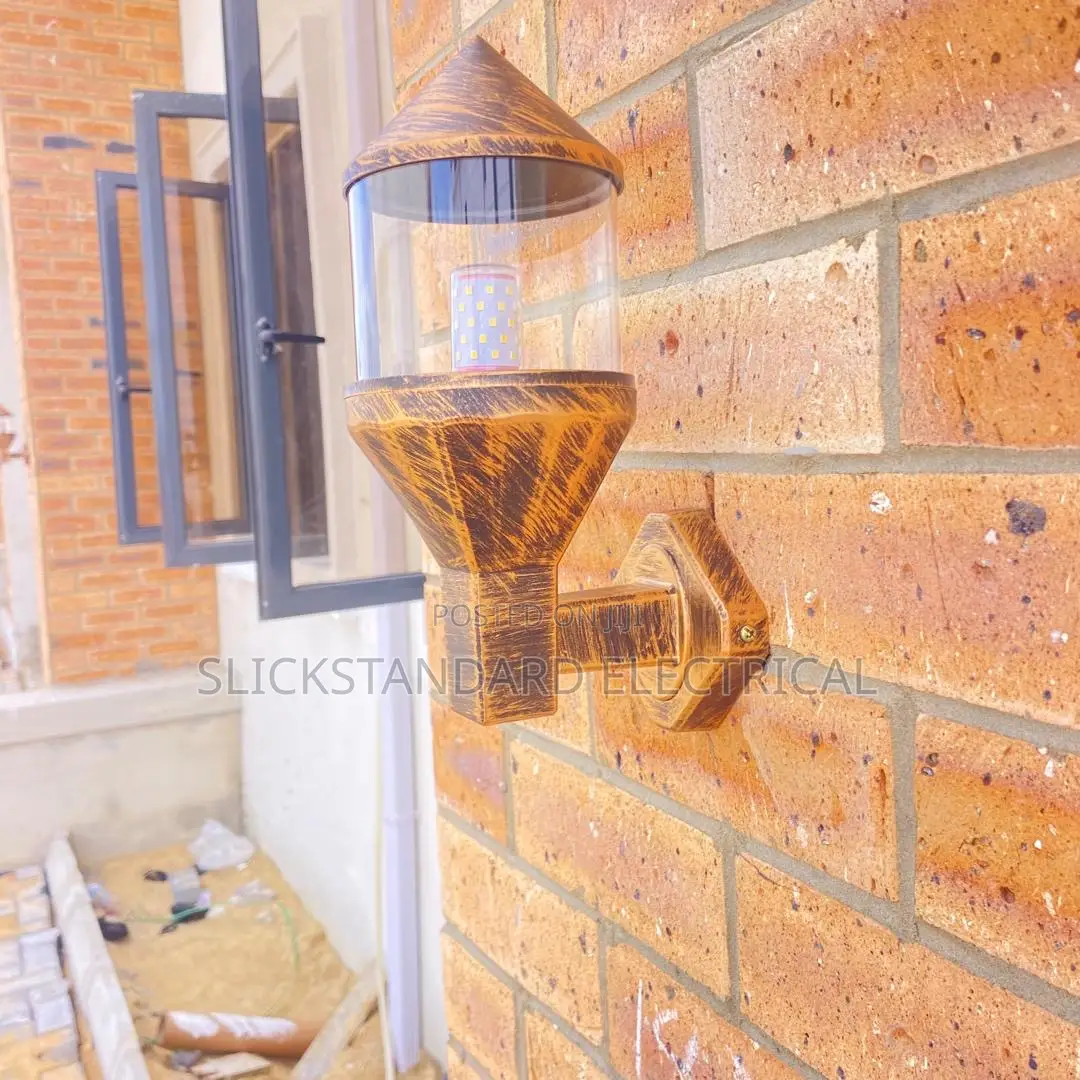 Outdoor Wall Light