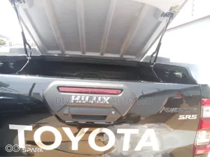 Carry Boy Bucket Cover for Hilux