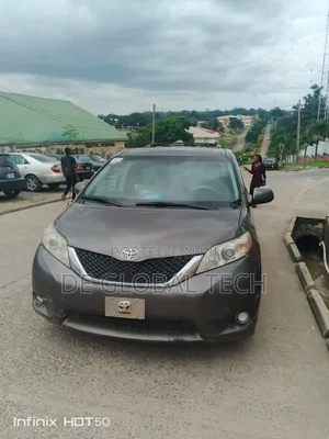 Toyota Sienna For Hire