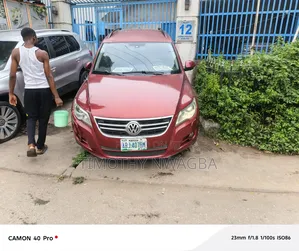 Volkswagen Tiguan 2011 Red