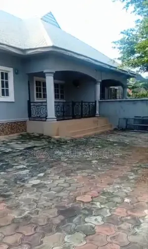 3bdrm Bungalow in Nta Core Area, Oshimili South for sale