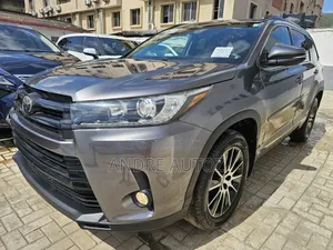 Toyota Highlander SE 4x2 V6 (3.5L 6cyl 8A) 2018 Gray