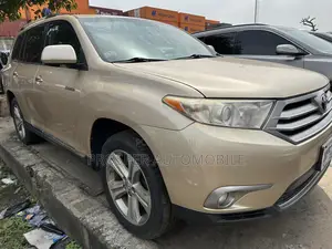 Toyota Highlander Limited 3.5l 4WD 2013 Gold