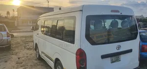 Toyota HiAce 2010 White