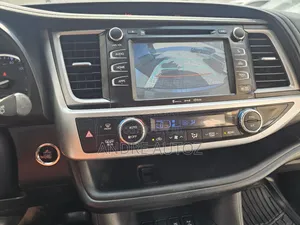 Toyota Highlander SE 4x2 V6 (3.5L 6cyl 8A) 2018 Gray
